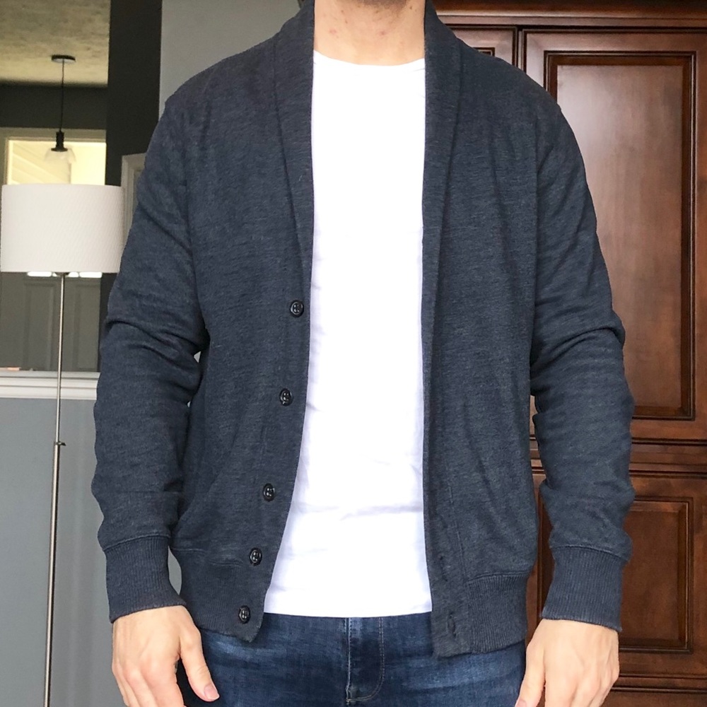 GAP thick cardigan men’s size Medium.